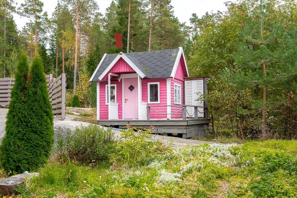Suloinen pinkki leikkimökki Suloinen pinkki leikkimökki