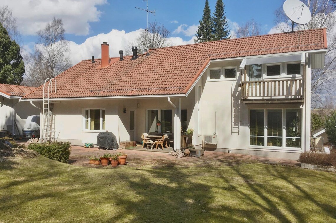 90-luvulla rakennettu omakotitalo
