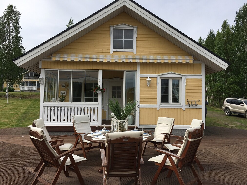Soma keltainen rantasauna ja iso patio Soma keltainen rantasauna ja iso patio