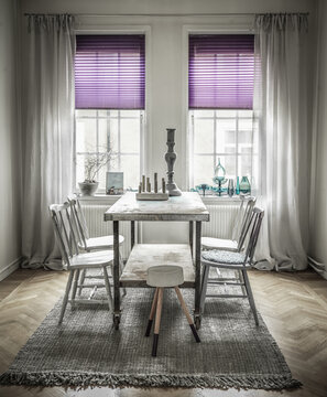 Säväyttävän violetti vekkikaihdin vaimentaa valoa