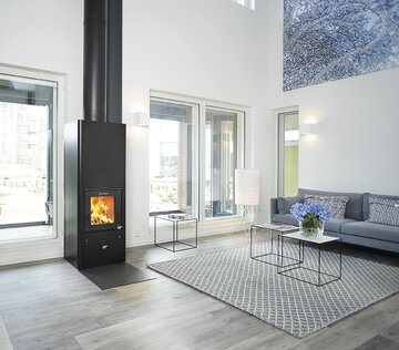 Selkeälinjainen takka sopii moderniin kotiin