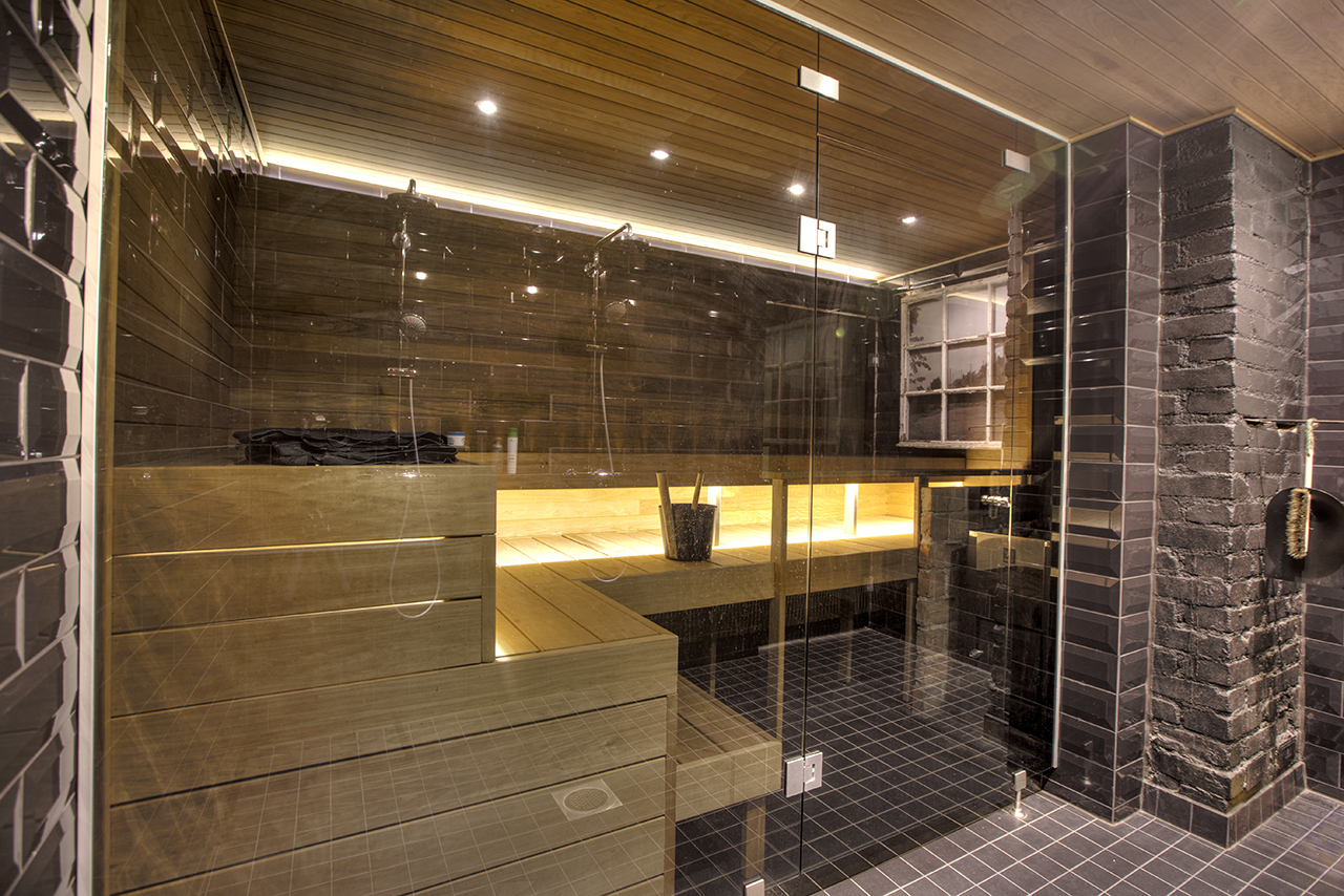 saunan remontti - musta kylpyhuone