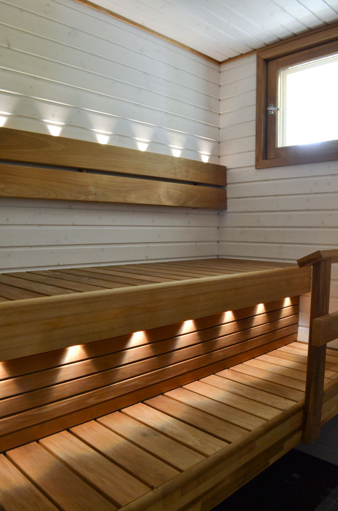 90-luvun omakotitalon sauna remontin jälkeen