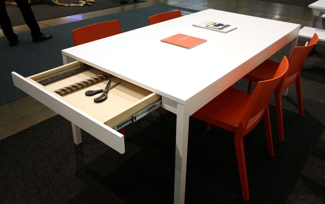 Matala vetolaatikko on käytännöllinen ominaisuus pöydässä, Habitare 2014