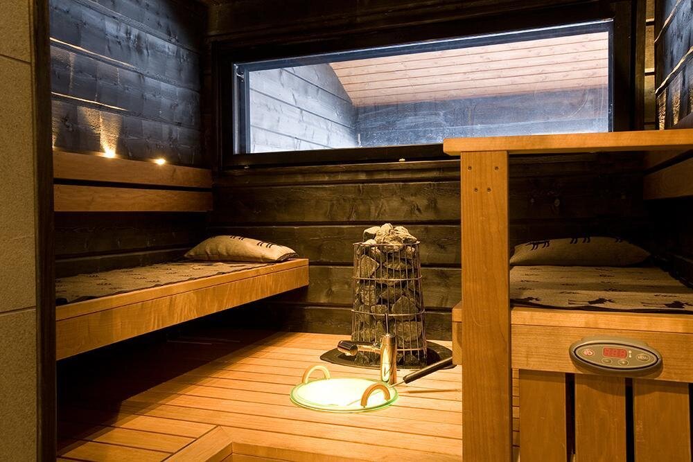 Hirsihuvilan tunnelmallinen sauna