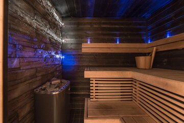 Moderni sauna ja sininen valaistus