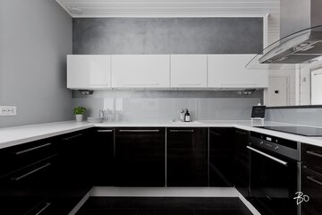 Mustavalkoinen moderni keittiö