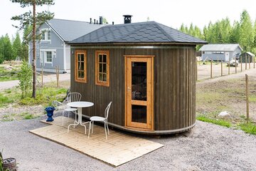 Hauska soikea pihasauna