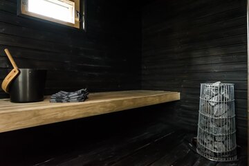 Musta sauna tasolauteilla