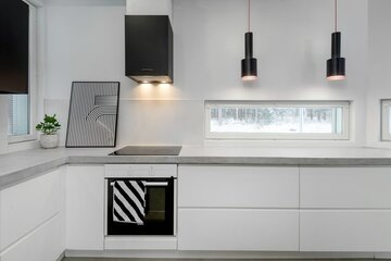 Tyylikäs betonitaso modernissa keittiössä