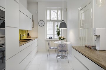 valkoinen moderni keittiö