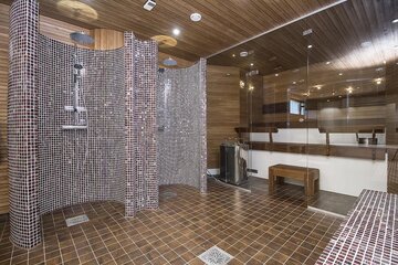Upean modernit kylpyhuone- ja saunatilat