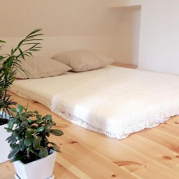 minimalistinen makuuhuoneen sisustus