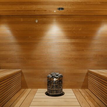 Näyttävä sauna valaistuksineen