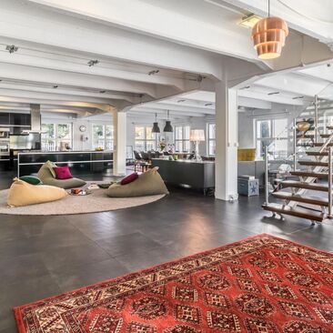 Hulppea loft-asunnon alakerta