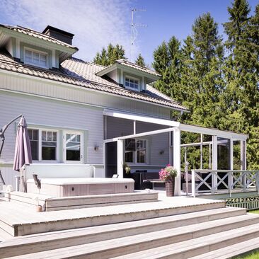 omakotitalon lasitettu terassi