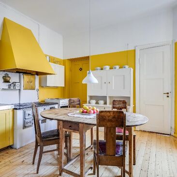 keltainen keittiö